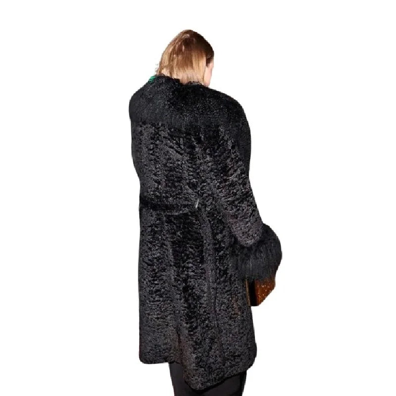 Taylor-Swift-Poor-Things-Premiere-Black-Fur-Coat
